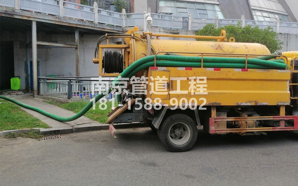 277徐汇商场隔油池吸污
